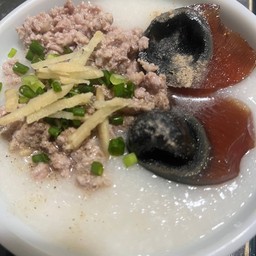 โจ๊กหมูไข่เยี่ยวม้า