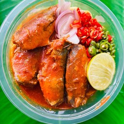 ข้าวไขข้นยำปลากระป๋อง