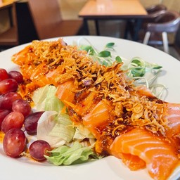 ยำแซลมอนสูตรร้าน (พริกเผา)