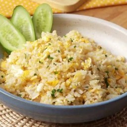 ข้าวผัดไข่กระเทียมเจียว