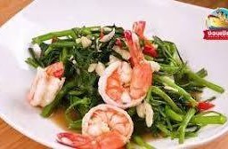 ผัดผักบุ้งกุ้งราดข้าว