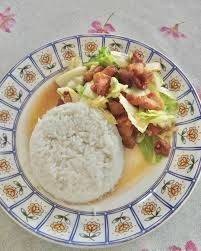 กะหล่ำผัดน้ำปลาหมูกรอบราดข้าว