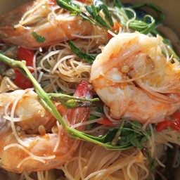 ผัดหมี่กะเฉดกุ้งสด