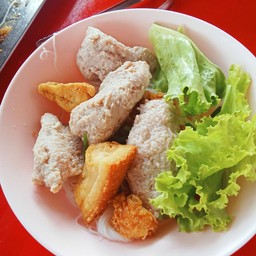 ก๋วยเตี๋ยวลูกชิ้นปลา