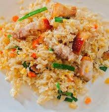 ข้าวผัดหมูกรอบ