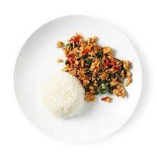 กระเพราไก่สับราดข้าว