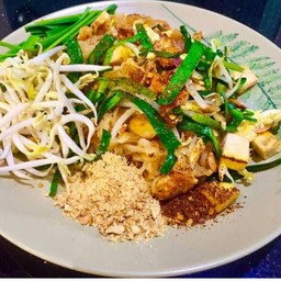 ผัดไทยโบราณใส่เต้าหู้กับไข่