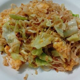 มาม่าผัดไข่+หมูสับ