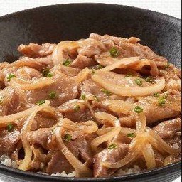 ข้าวหน้าหมูสไลด์ผักซอส