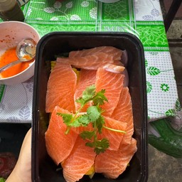 ยำแซลมอน