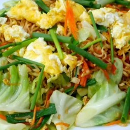 มาม่าผัดไข่