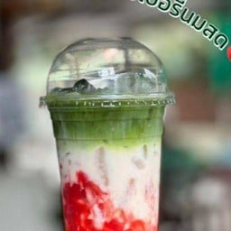 ชาเขียวสตรอเบอรี่นมสดเย็น