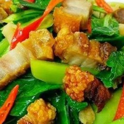 คะน้าหมูกรอบราดข้าว