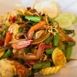 เมนูเส้นผัดขี้เมา