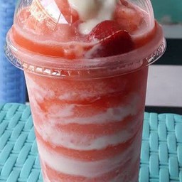 สตอเบอรี่สมูทตี้โยเกิร์ต