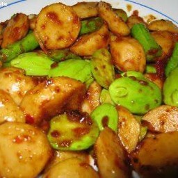 ข้าวผัดเผ็ดสะตอลูกชิ้นหมู