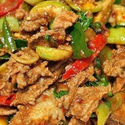 ผัดเผ็ดหมูชิ้น