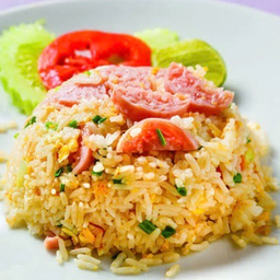 ข้าวผัดแหนม หรือ กุนเชียง หรือ เนื้อ