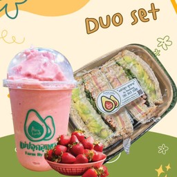 คู่ดูโอ้: แซนวิชอโวคาโด้ + สมูทตี้สตรอเบอรี่