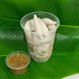 ยำลูกชิ้นปลาเยาวราช (รักบี้)