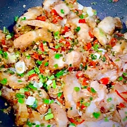 หมูกรอบคั่วพริกเกลือ