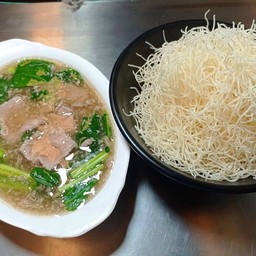 ราดหน้าเส้นหมี่กรอบ