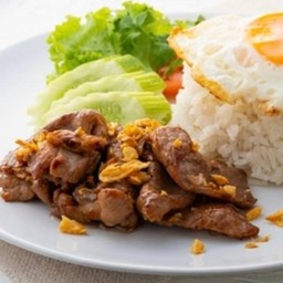 ข้าวหมูกระเทียม