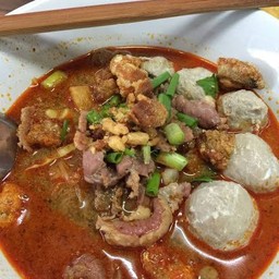 ก๋วยเตี๋ยวต้มยำเนื้อ-ลูกชิ้น