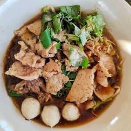ก๋วยเตี๋ยวหมูหมัก Marinated Pork Noodle