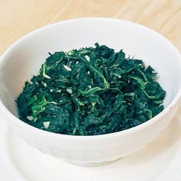 ผักโขมผัดกระเทียม