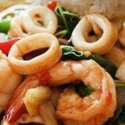 ข้าวราดกะเพราทะเล