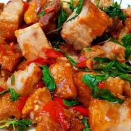 กระเพราะหมูกรอบ