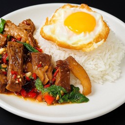 ข้าวกะเพราเนื้อตุ๋น:(ไม่รวมไข่ดาว)