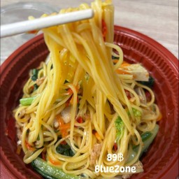 กะเพราไก่ผัดหมี่ซั่ว