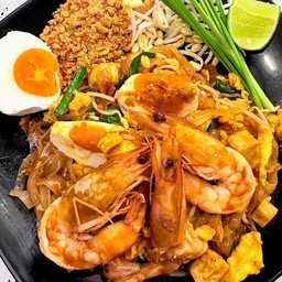 ผัดไทกุ้งสดไข่เค็ม