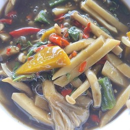เเกงเห็ดหน่อไม้รวม