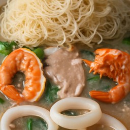 เส้นหมี่ราดหน้ารวม