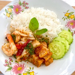 กะเพรารวม เลือกเนื้อสัตว์ 2-3 อย่าง