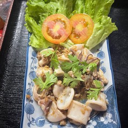 ปลาหมึกทอดกระเทียม