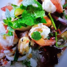 ยำวุ้นเส้นทะเลหมู