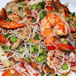 ยำขนมจีนปลาทู+หมึก+กุ้ง