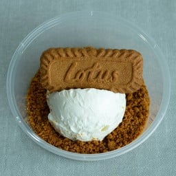 กรีกโยเกิร์ต 1 scoop + บิสคอฟ