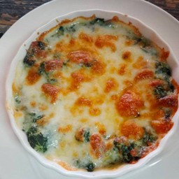 ผักโขมอบชีส