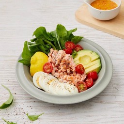 Shreded Salmon & Baby Rocket Salad (246.69 Kcal)