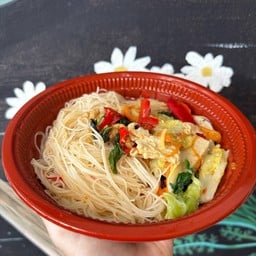 ผัดเส้นหมี่กระเพราไก่