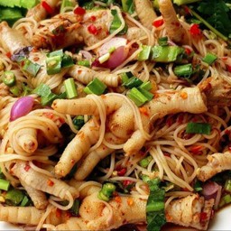ยำขนมจีนซุปเปอร์ตีนไก่