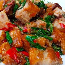 ผัดกะเพราหมูกรอบ