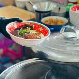 แซ่บยกซด ก๋วยเตี๋ยวหมูต้มยำ-ไก่ตุ๋นมะระ เมืองประจวบ(ตรงข้ามแบงค์กรุงไทย)