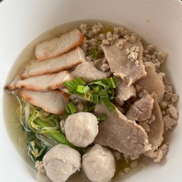 บะหมี่เหลืองน้ำใสหมู