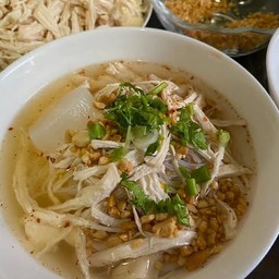 ก๋วยเตี๋ยวน้ำใสไก่